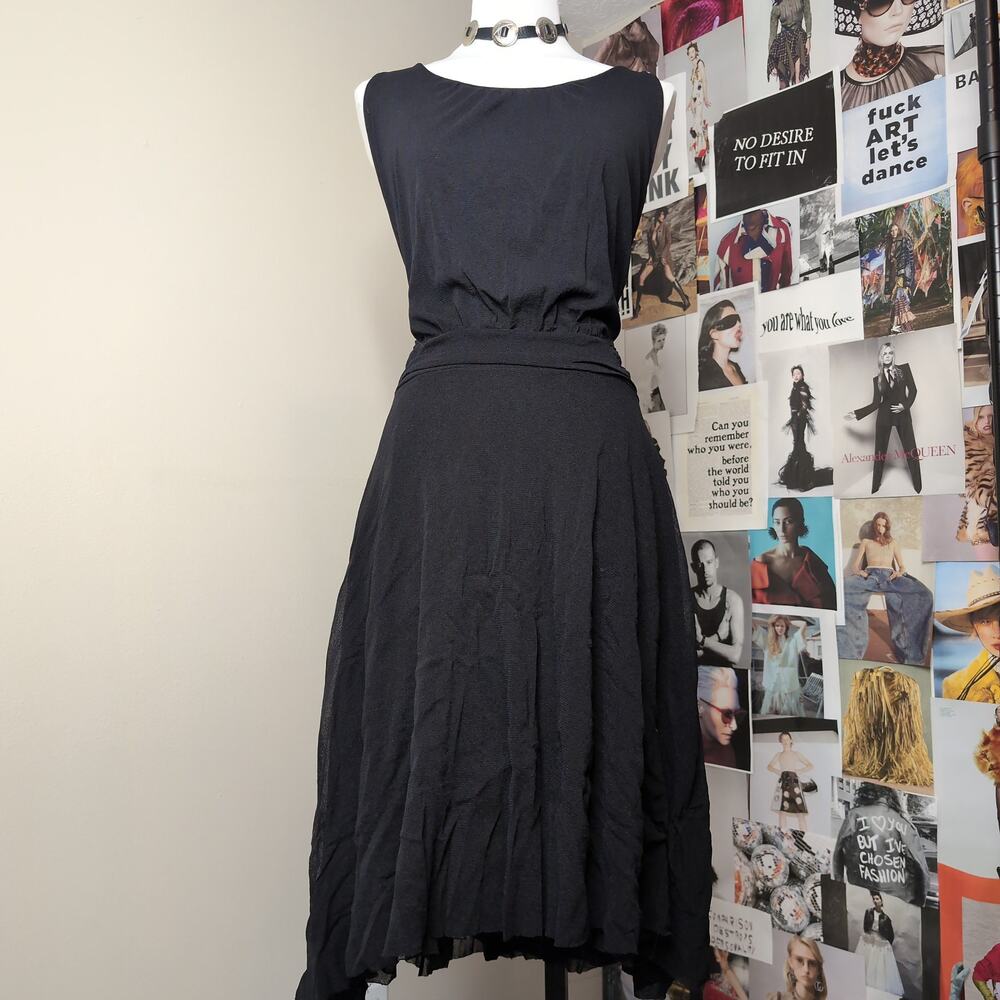 Black Sleeveless Midi Dress With Twist Back